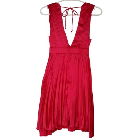 Sincerely Jules Red Pleated Sleeveless Dress With Plunge Neck & Tie Back XS, NWT - Picture 2 of 7